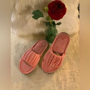 ISOTONER - Pink terry cloth slippers. Sz 5/6